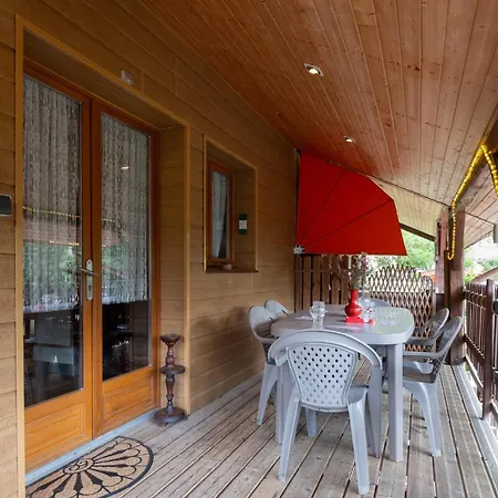 Chalet Des Charbonneux, Nature